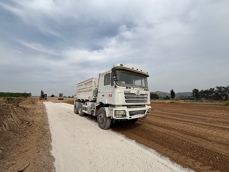 撒布車施工現(xiàn)場(chǎng)