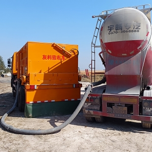 灰料撒布車施工現(xiàn)場